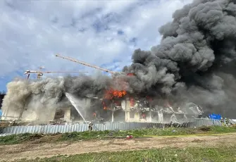 Esenyurt’ta korkutan yangın: İşçi konteynırı alevlere teslim!