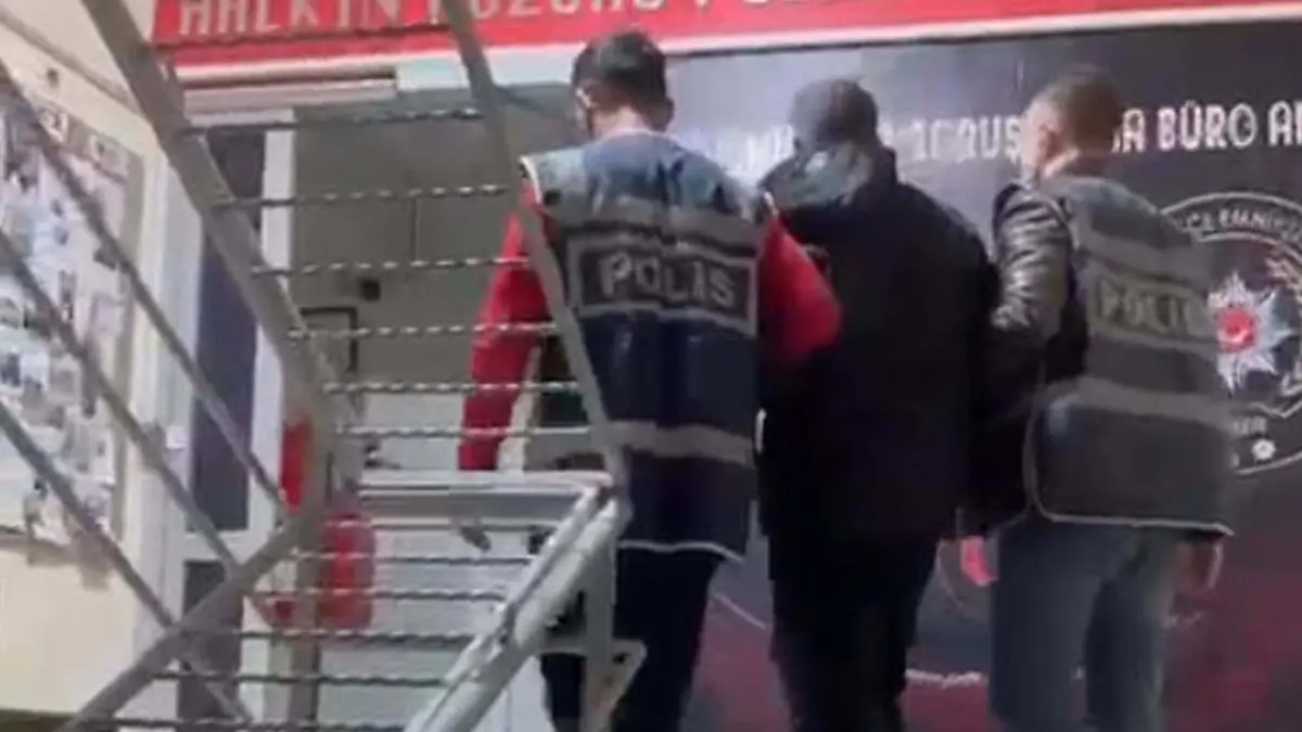 İzmir’de kılık değiştirerek kaçan firari hükümlü hurda araçta yakalandı haberinin görseli