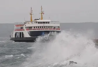 İzmirliler dikkat: Vapur seferleri rüzgardan dolayı iptal edildi