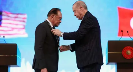 Malezya Başbakanı Enver'e Cumhuriyet Nişanı tevcih edildi