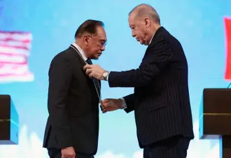 Malezya Başbakanı Enver'e Cumhuriyet Nişanı tevcih edildi