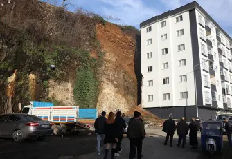 Trabzon’da heyelan: 6 katlı bina tahliye edildi