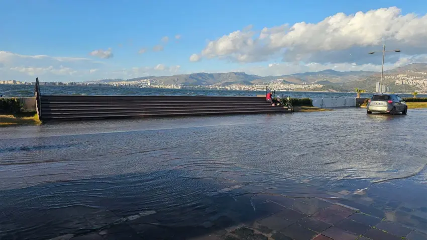 Bariyerler sorunu bitiremedi: Alsancak’tan yağmur manzarası