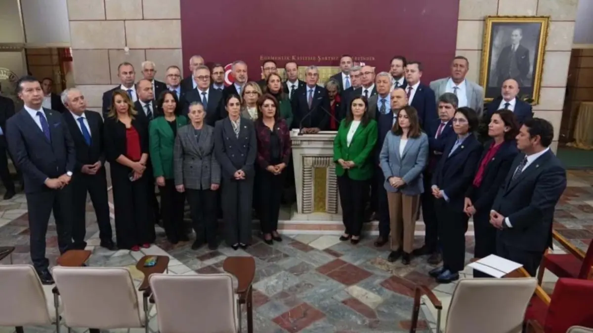 CHP'den asgari ücret ve emekli maaşı kararı haberinin görseli