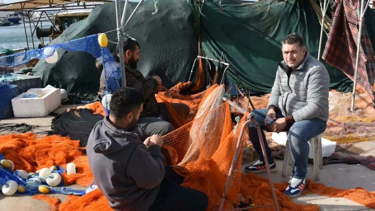 Egeli balıkçılar fırtınanın dinmesini bekliyor haberinin görseli
