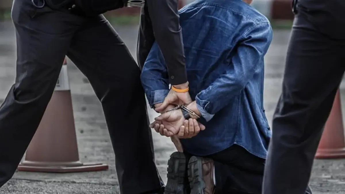 İzmir haber: Yakalanacağını anlayınca peruk taktı haberinin görseli