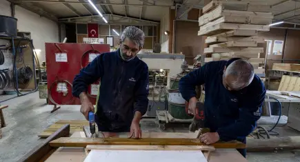 İzmir’in kent mobilyaları atölyeden çıkıyor