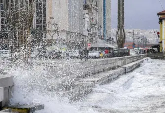 Kordon’da alınan önlem etkisini gösterdi: Deniz taşkını yaşanmadı