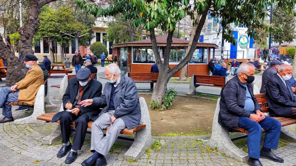 Türkiye Emekliler Derneği’nden seyyanen zam çağrısı: Tüm emeklilere yansıtılmalı haberinin görseli