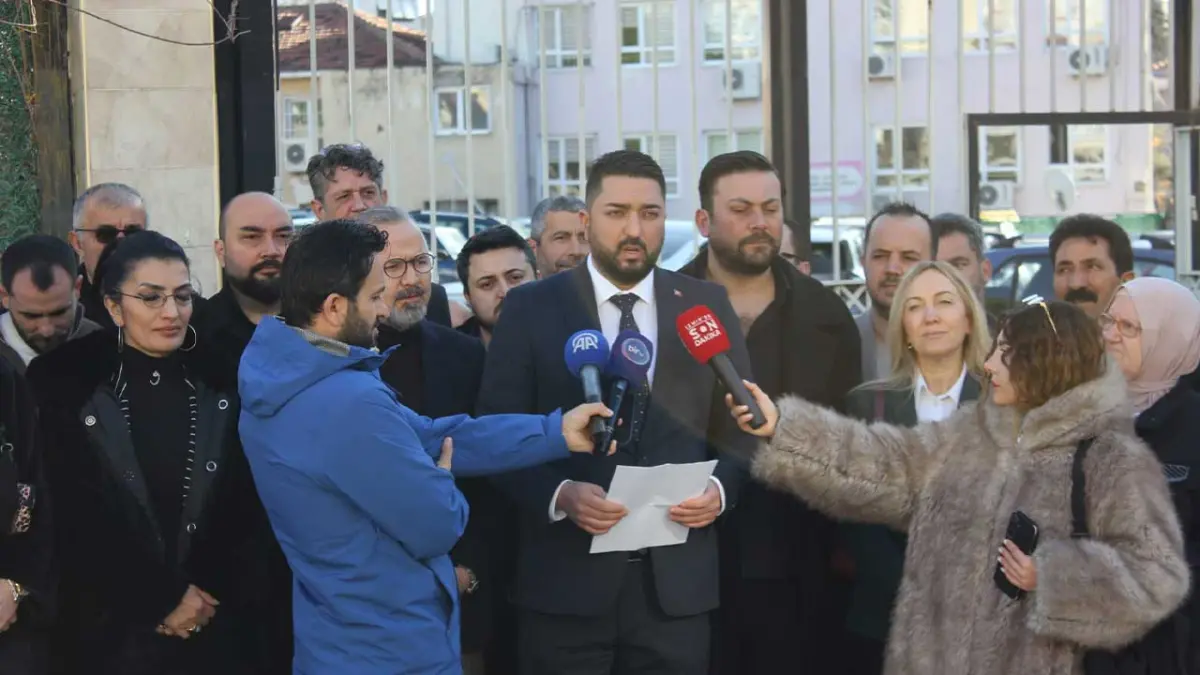 AK Parti’den Eşki’ye suçlama: Okulun yapımını iki yıl durdurdu haberinin görseli