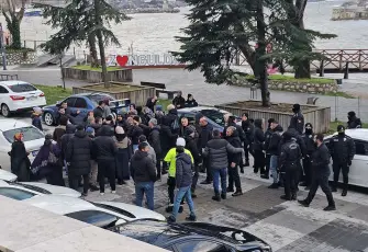 Düğün çıkışı babaanne ile 2 torunu öldürülmüştü: Duruşma sonrası arbede çıktı