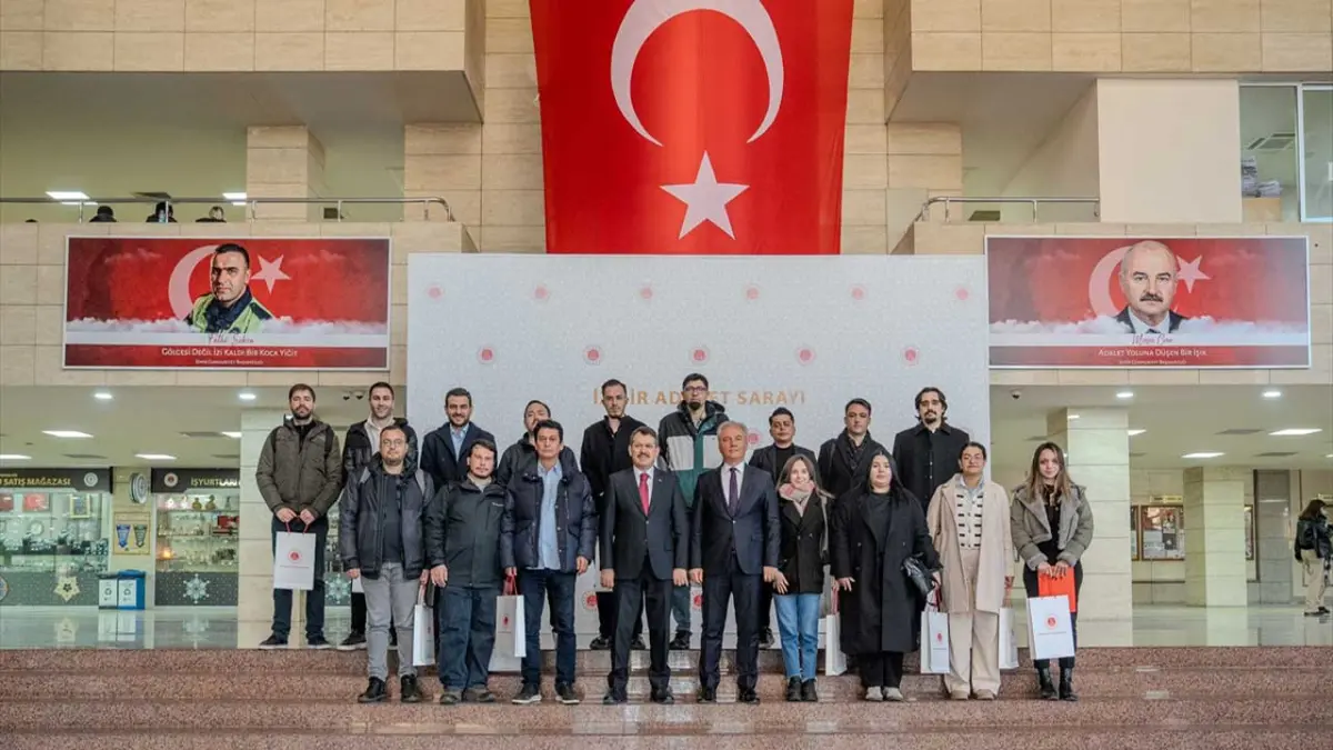 İzmir Cumhuriyet Başsavcısı Yeldan, basın mensuplarıyla bir araya geldi haberinin görseli