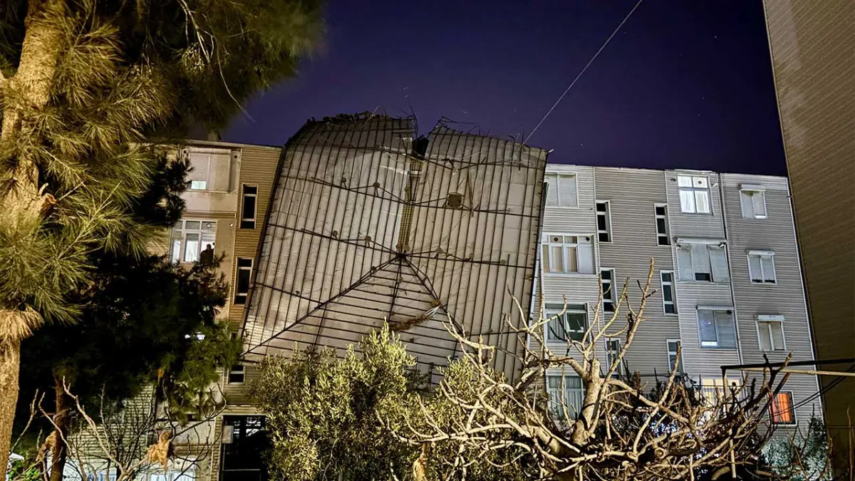 İzmir'de sağanak etkili oldu başlıklı video haberin görseli