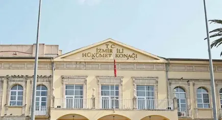İzmir Valiliği duyurdu: Kız öğrencileri evinde çalıştıran öğretmen görevden uzaklaştırıldı