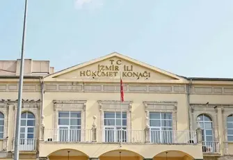 İzmir Valiliği duyurdu: Kız öğrencileri evinde çalıştıran öğretmen görevden uzaklaştırıldı