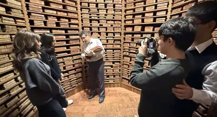 Lise öğrencilerinden tarihi Necip Paşa Kütüphanesi’ne belgesel dokunuşu