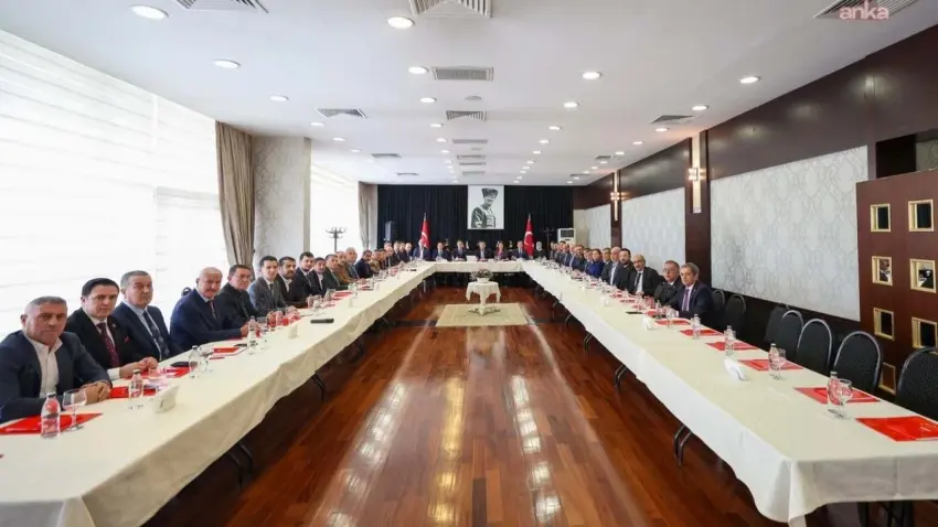 Özel'den 23 il başkanıyla 5,5 saatlik toplantı