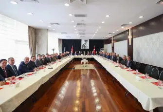 Özel'den 23 il başkanıyla 5,5 saatlik toplantı