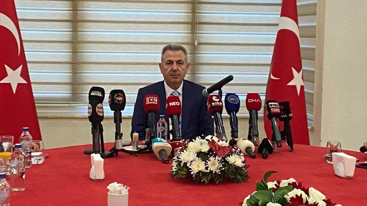 Vali Elban’dan İzmir’in kronik sorunlarına net mesaj: Su ve otopark sıkıntısı gündemde haberinin görseli