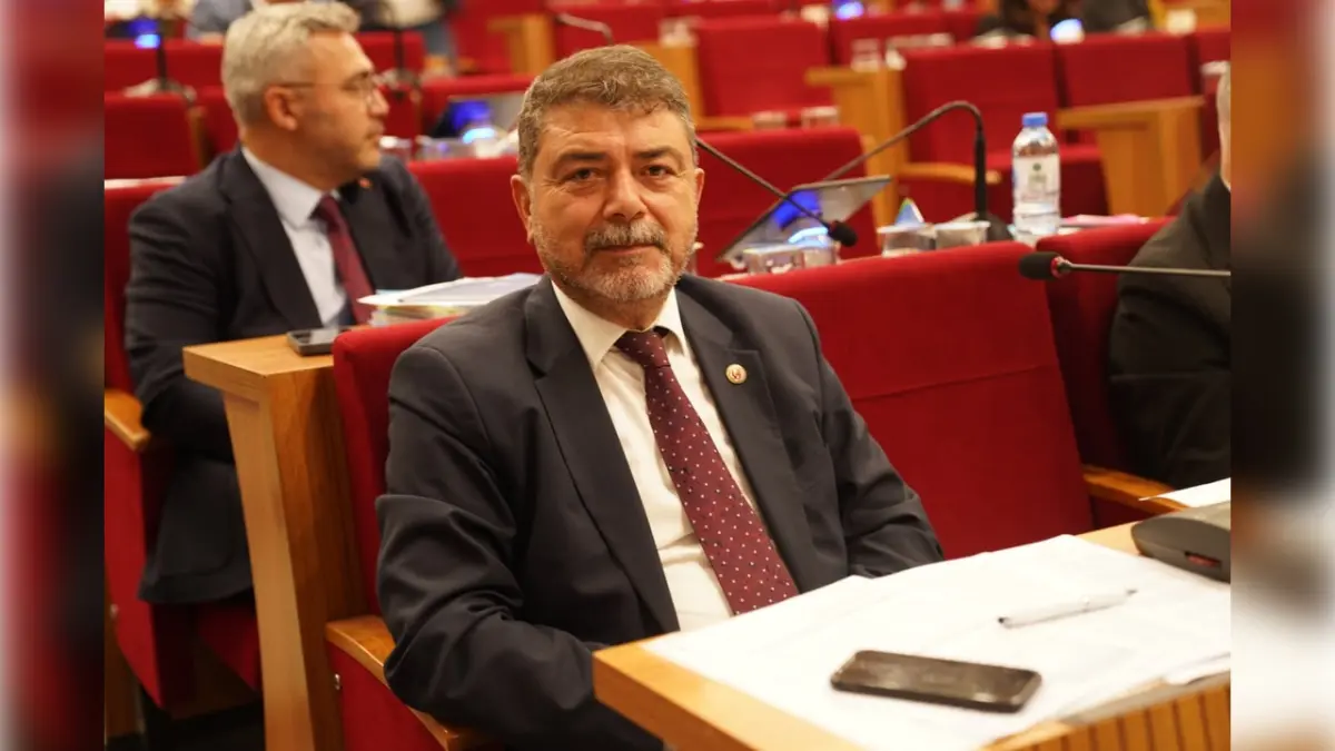 AK Partili Atmaca'dan CHP'li Eşki’ye tepki: Memlekette başka sanatçı kalmadı mı? haberinin görseli