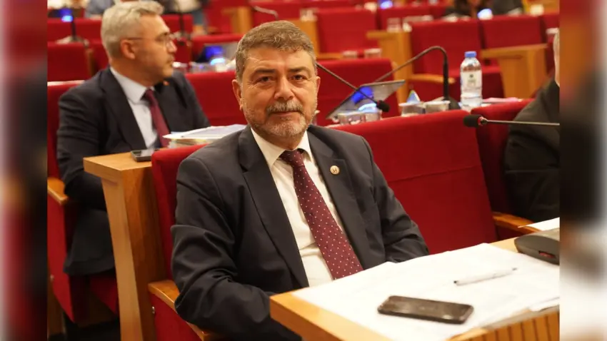 AK Partili Atmaca'dan CHP'li Eşki’ye tepki: Memlekette başka sanatçı kalmadı mı?