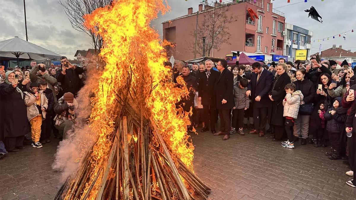 Bin yıllık Balkan geleneği: ‘Koleda’ ateşi yakıldı! haberinin görseli