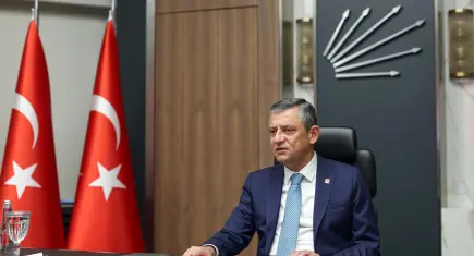 CHP Genel Başkanı Özgür Özel ‘emekli nöbeti’ne destek verdi: Daha iyi bir noktaya gelmesi için mücadele edeceğiz