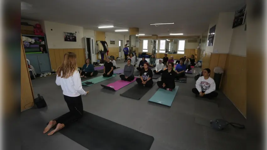 Efes Selçuk’ta kadınlara ücretsiz yoga derslerine yoğun ilgi