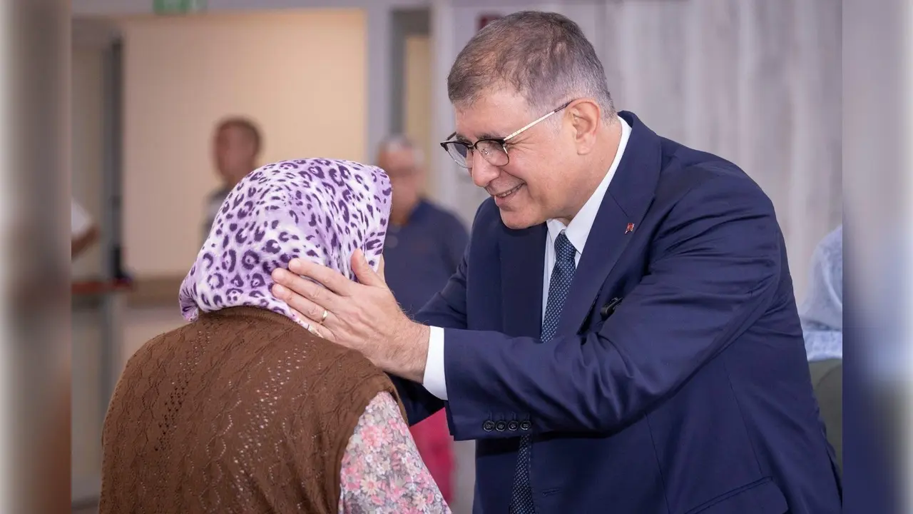 İzmir Büyükşehir Belediyesi’nden emeklilere büyük destek: Kira ve market yardımı 2 bin 500 TL oldu