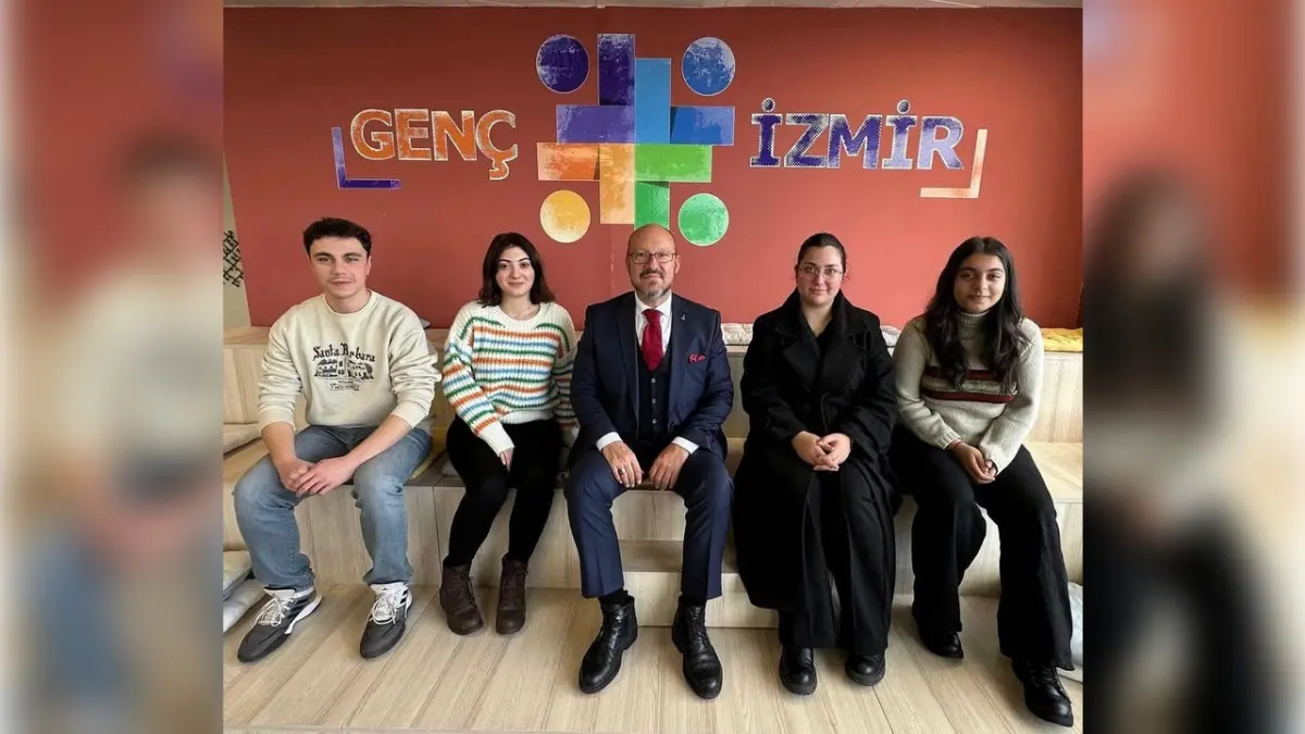 İzmir Büyükşehir Belediyesi’nden gençlere ücretsiz Konservatuvar Hazırlık Kursu haberinin görseli