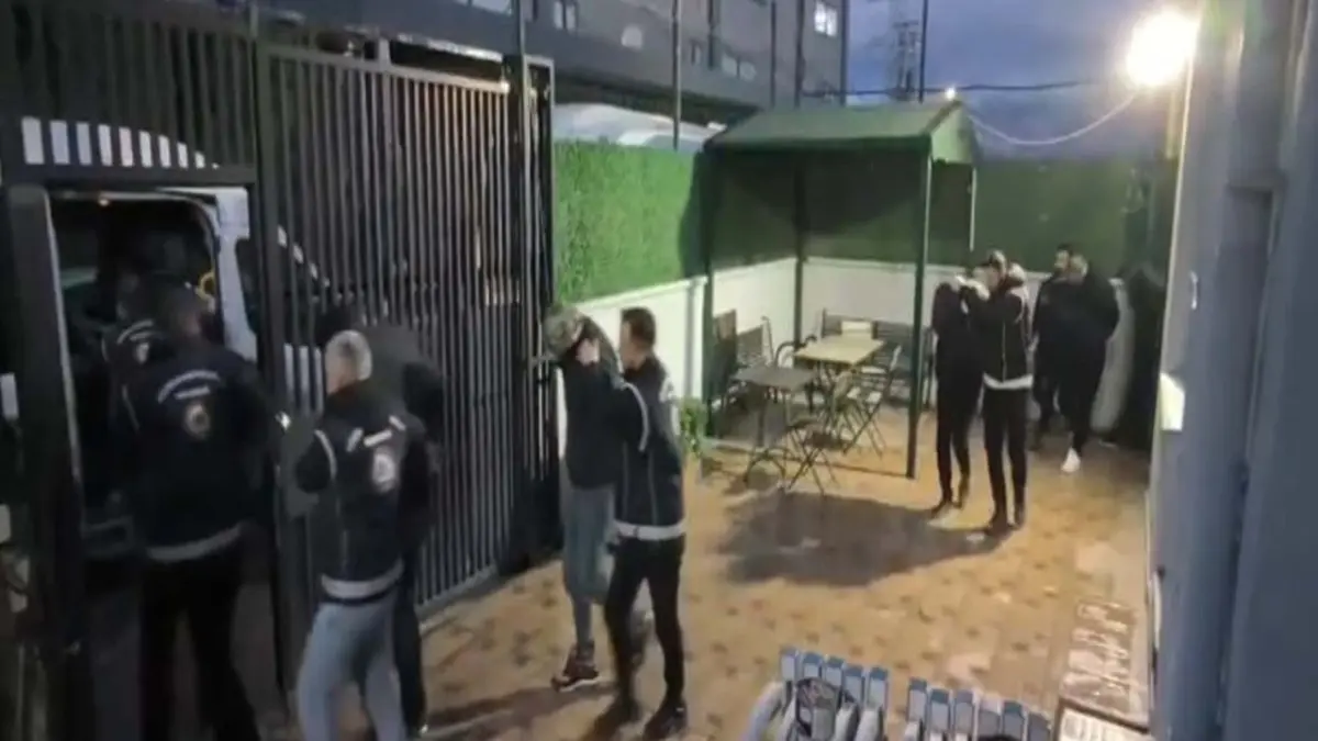 İzmir'de insan ticareti operasyonu: 14 kadın kurtarıldı haberinin görseli