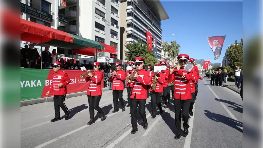 Karşıyaka Belediye Bandosu ocak ayında sokakları müziğe dönüştürüyor