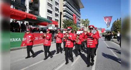 Karşıyaka Belediye Bandosu ocak ayında sokakları müziğe dönüştürüyor