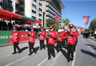 Karşıyaka Belediye Bandosu ocak ayında sokakları müziğe dönüştürüyor