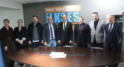 Kasapoğlu’ndan İLKSES Gazetesi’ne ziyaret: Basın emekçilerinin gününü kutladı