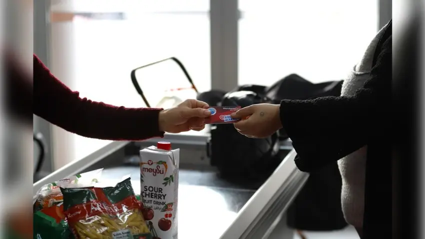 Menderes’te sosyal marketten 10 ayda milyonluk destek: Kimler yararlanabildi?