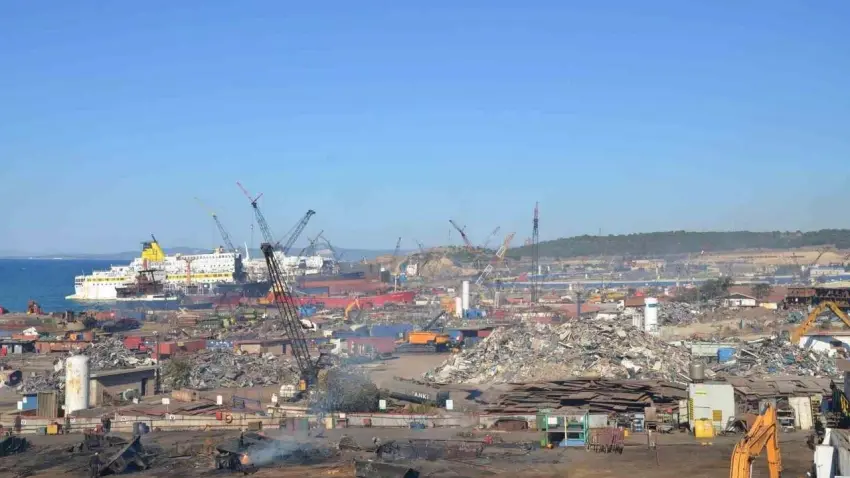 Aliağa’da gemi söküm tesisinde iş kazası: 1 ölü