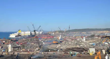 Aliağa’da gemi söküm tesisinde iş kazası: 1 ölü