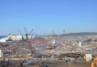 Aliağa’da gemi söküm tesisinde iş kazası: 1 ölü