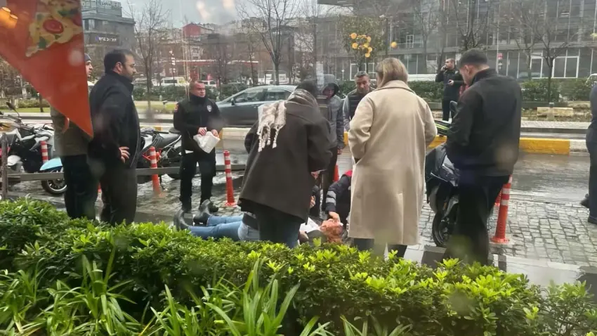 Beyoğlu’ndaki fırtınada devrilen tabela, şehir plancısını yaraladı haberinin görseli