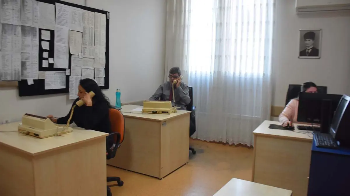 Engelleri aşan iki santral memuru haberinin görseli