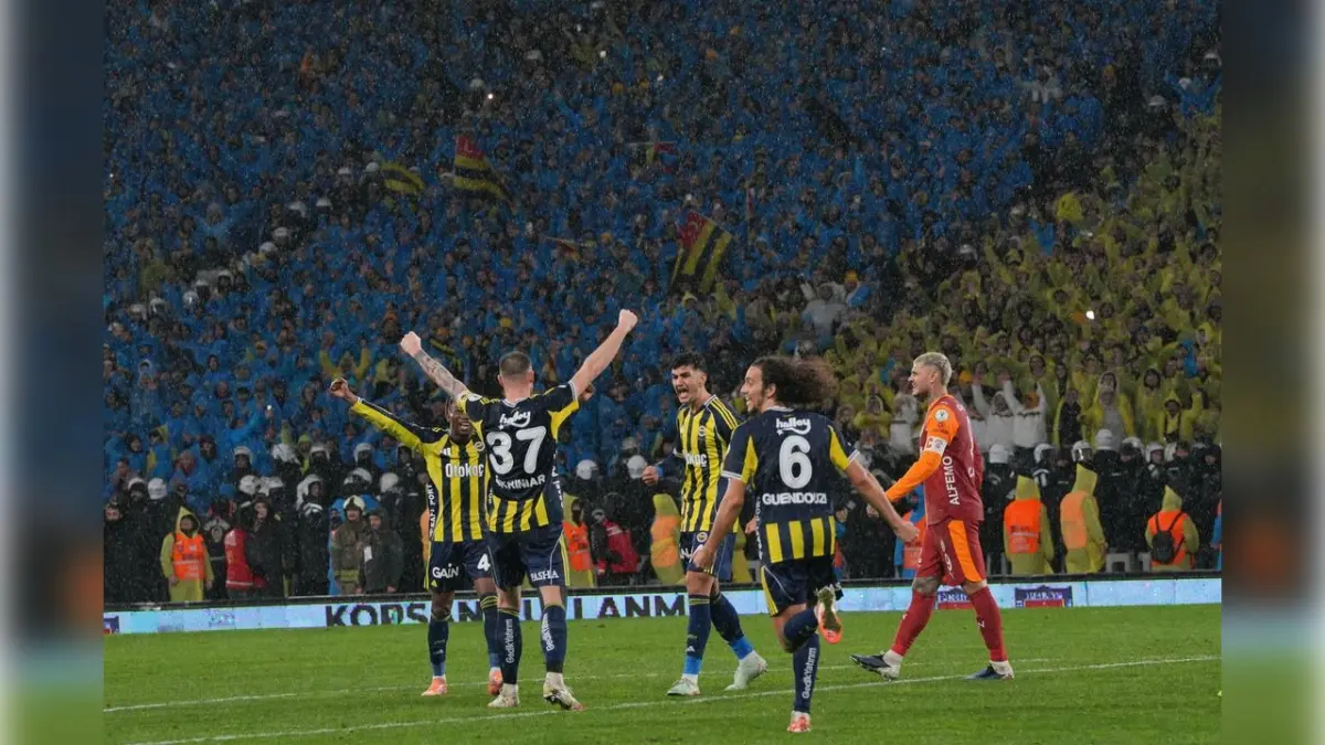 Galatasaray, Turkcell Süper Kupa Finalinde Fenerbahçe’ye yenildi haberinin görseli