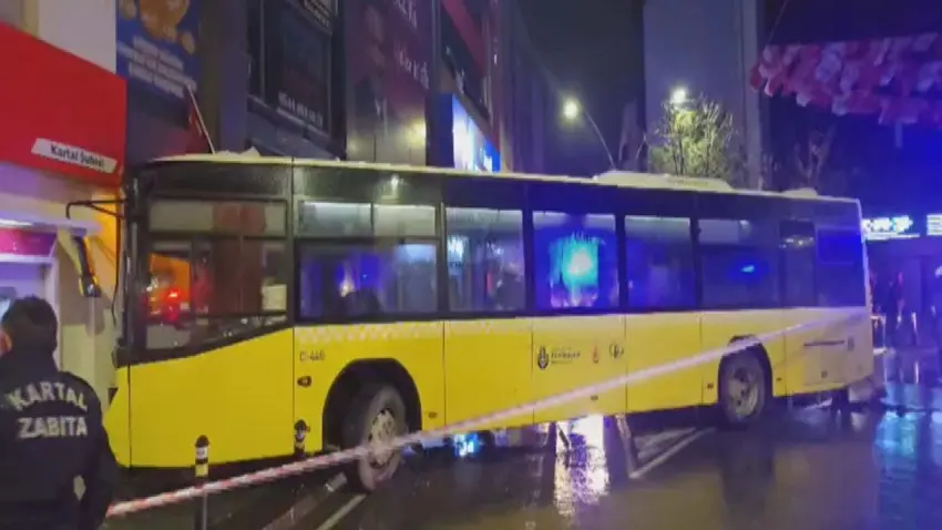 Kartal'da seyir halindeki İETT otobüsü binanın duvarına çarptı: 6 yaralı haberinin görseli