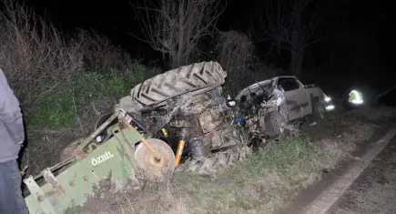 Ödemiş’te traktör ile pikap çarpıştı: 2 yaralı