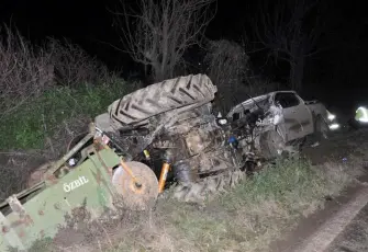 Ödemiş’te traktör ile pikap çarpıştı: 2 yaralı