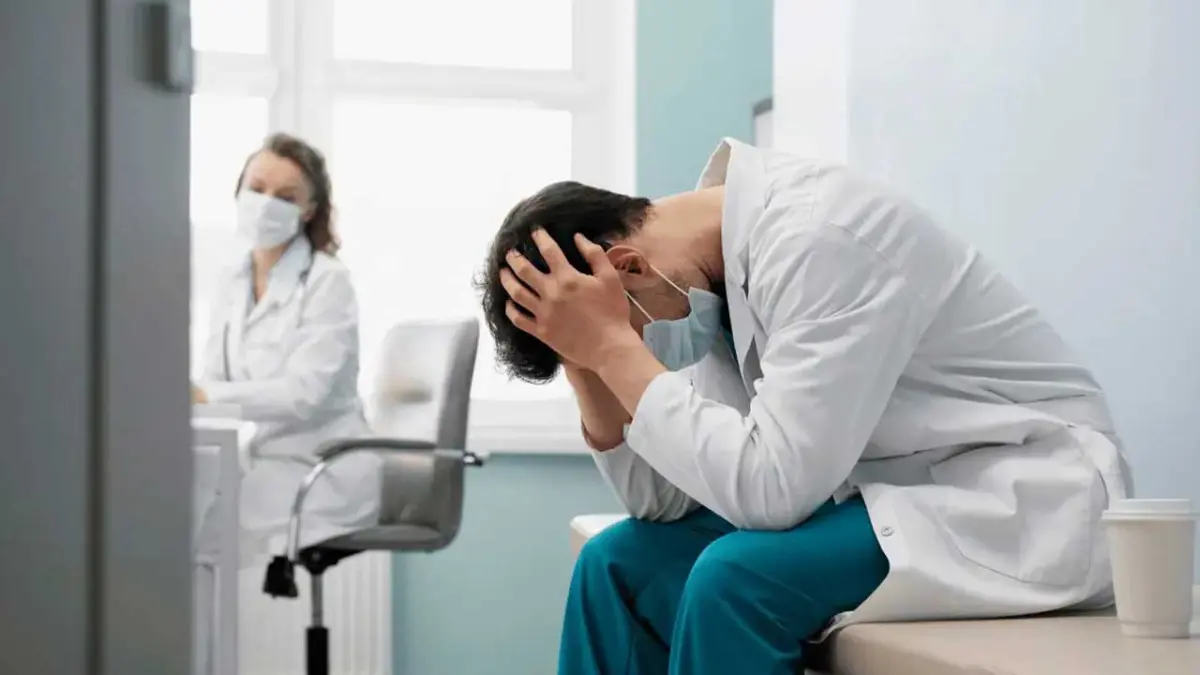 Hekimlerden yüksek malpraktis tazminatlarına karşı kamusal çözüm çağrısı  haberinin görseli