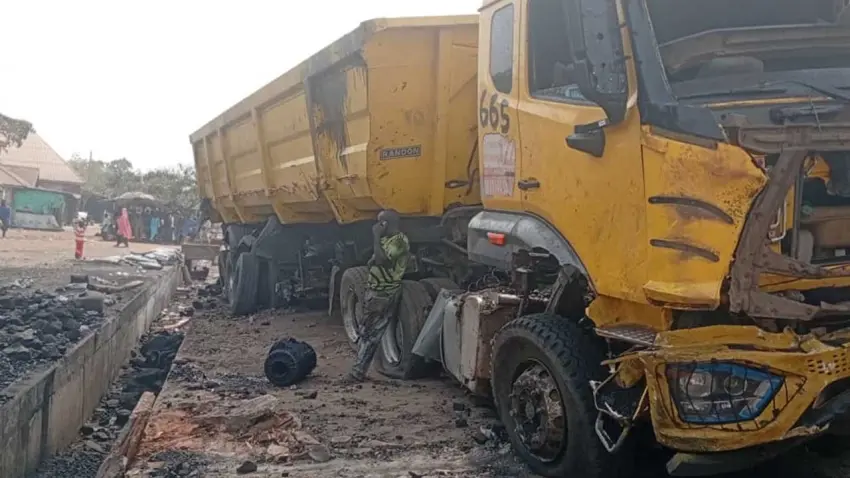 Kömür yüklü kamyon park halindeki araçları biçti: 12 can kaybı haberinin görseli