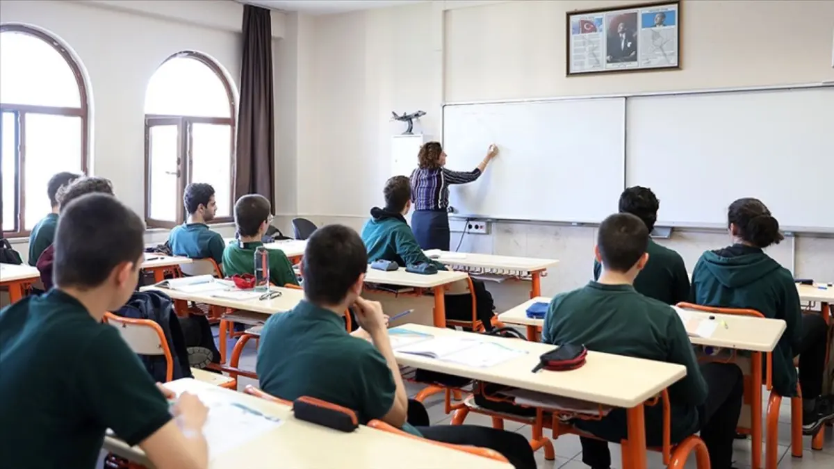 Öğretmenlerin mazeret tayini takvimi belli oldu: Başvurular 14 Ocak’ta başlıyor! haberinin görseli