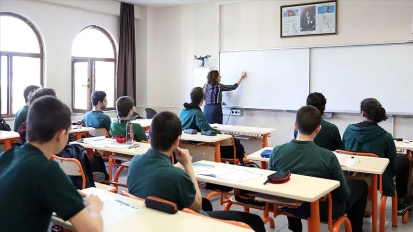 Öğretmenlerin mazeret tayini takvimi belli oldu: Başvurular 14 Ocak’ta başlıyor! haberinin görseli