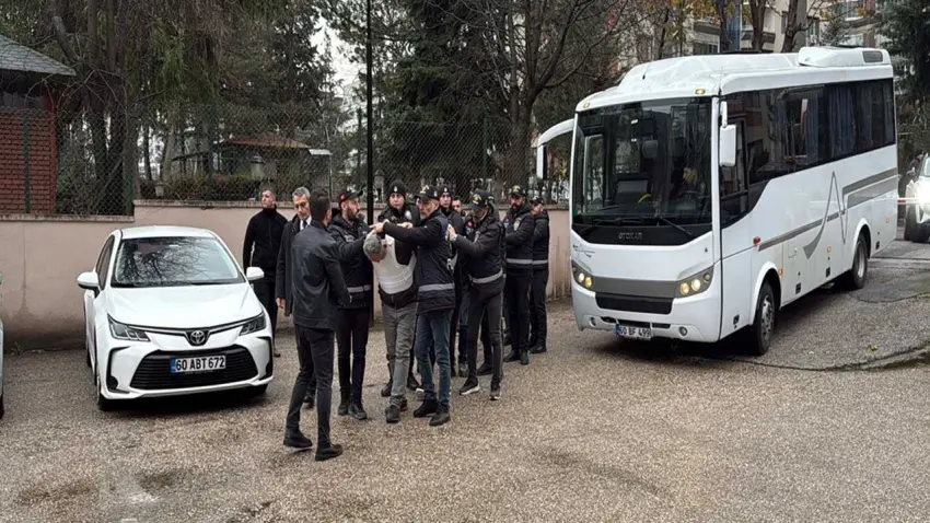 Tokat'ta "Vahşet Havuzu": Babasını baltayla öldürüp 4 ay boyunca kireçlemiş! haberinin görseli